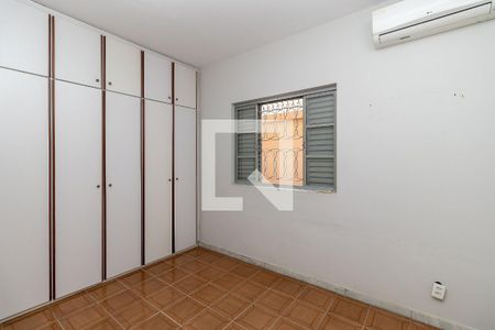 Quarto 2 de casa à venda com 3 quartos, 210m² em São João Batista, Belo Horizonte
