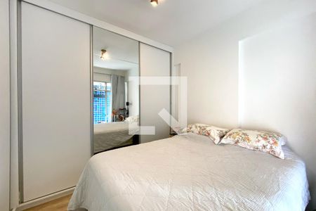 Quarto  de apartamento à venda com 1 quarto, 50m² em Funcionários, Belo Horizonte