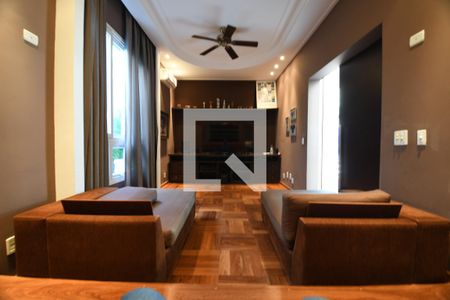 Sala de TV de casa de condomínio à venda com 5 quartos, 527m² em Residencial Barão do Café, Campinas