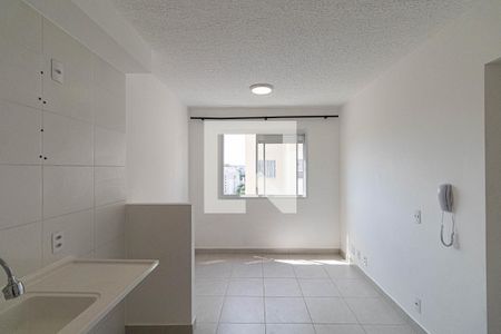 Sala/Cozinha/Área de Serviço  de apartamento para alugar com 2 quartos, 32m² em Itaquera, São Paulo