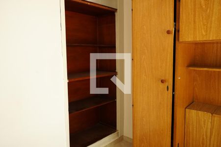 Quarto 1 de casa para alugar com 2 quartos, 140m² em Vila Antonina, São Paulo