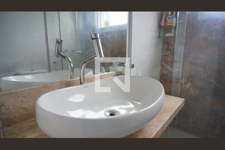 Banheiro 1 de casa à venda com 3 quartos, 310m² em Tristeza, Porto Alegre