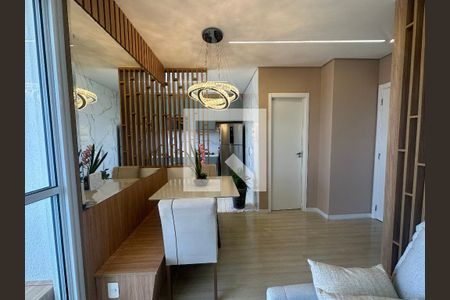 Sala de apartamento à venda com 2 quartos, 68m² em Jardim Tupanci, Barueri