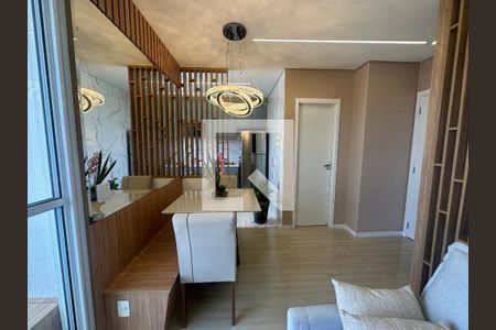 Sala de apartamento à venda com 2 quartos, 68m² em Jardim Tupanci, Barueri