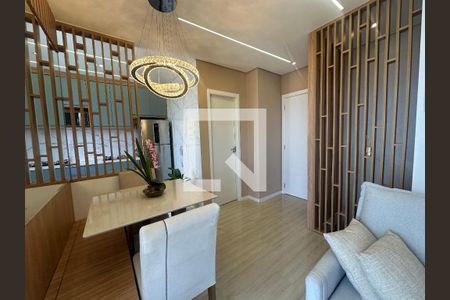 Sala de apartamento à venda com 2 quartos, 68m² em Jardim Tupanci, Barueri