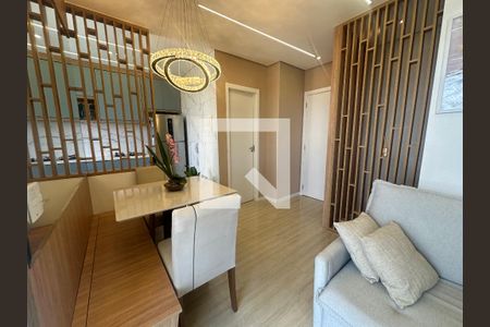 Sala de apartamento à venda com 2 quartos, 68m² em Jardim Tupanci, Barueri
