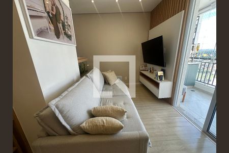 Sala de apartamento à venda com 2 quartos, 68m² em Jardim Tupanci, Barueri