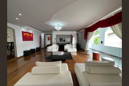 Sala de estar de casa à venda com 7 quartos, 540m² em Caxingui, São Paulo