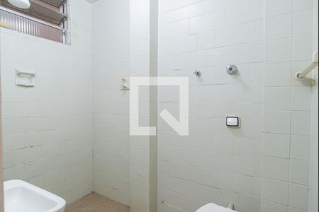 Banheiro de kitnet/studio para alugar com 1 quarto, 29m² em Vila Buarque, São Paulo