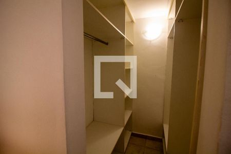 Closet  de casa para alugar com 1 quarto, 40m² em Campo Belo, São Paulo