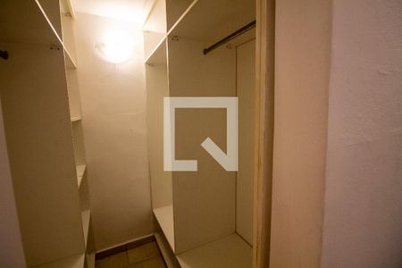 Closet  de casa para alugar com 1 quarto, 40m² em Campo Belo, São Paulo