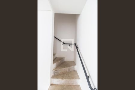 Escada de casa de condomínio à venda com 3 quartos, 154m² em Residencial Onze (alphaville), Santana de Parnaíba