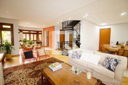 Casa à venda com 4 quartos, 340m² em Vila Madalena, São Paulo