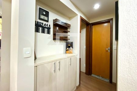 Corredor de apartamento para alugar com 2 quartos, 60m² em Minas Brasil, Belo Horizonte