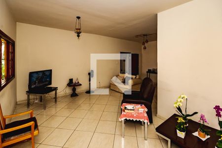Casa para alugar com 4 quartos, 300m² em Santa Rosa, Belo Horizonte
