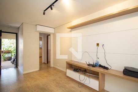 Sala de casa à venda com 3 quartos, 220m² em Vila Cruz das Almas, São Paulo