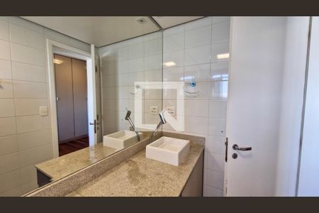 Banheiro da Suíte  de apartamento para alugar com 4 quartos, 266m² em Jurubatuba, São Paulo