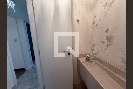 Lavabo de apartamento para alugar com 3 quartos, 115m² em Vila Bertioga, São Paulo