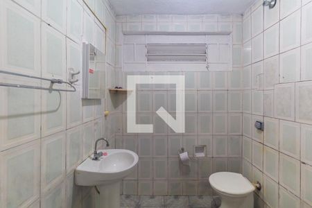 Banheiro de casa para alugar com 2 quartos, 60m² em Vila Tolstoi, São Paulo