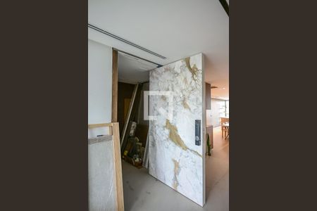 Hall Privativo de apartamento à venda com 3 quartos, 233m² em Real Parque, São Paulo