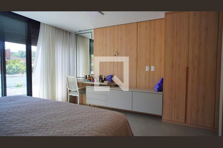 Suite 1 de casa à venda com 3 quartos, 380m² em Vila Assunção, Porto Alegre