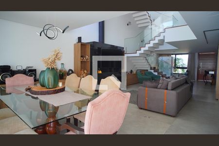 Sala  de casa à venda com 3 quartos, 380m² em Vila Assunção, Porto Alegre