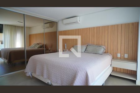 Suite 1 / Piso 2 de casa à venda com 3 quartos, 380m² em Vila Assunção, Porto Alegre