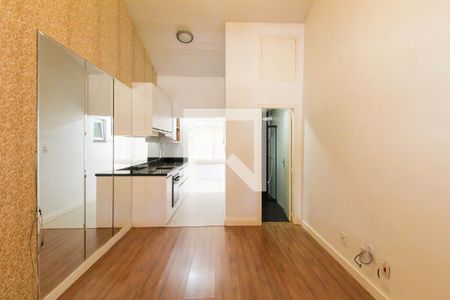 Sala de casa de condomínio à venda com 2 quartos, 80m² em Niterói, Canoas