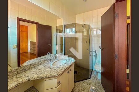 Casa à venda com 4 quartos, 300m² em Heliópolis, Belo Horizonte