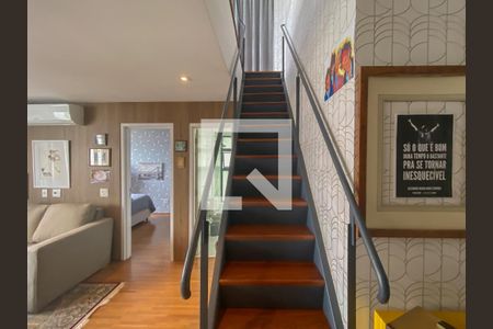 Escada de apartamento à venda com 2 quartos, 71m² em Indianópolis, São Paulo