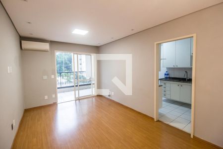 Sala  de apartamento para alugar com 3 quartos, 94m² em Jardim Tupanci, Barueri