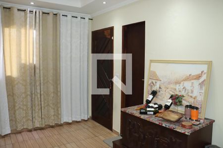 Casa para alugar com 4 quartos, 25m² em Conjunto Habitacional Jardim Sao Bento, Embu das Artes