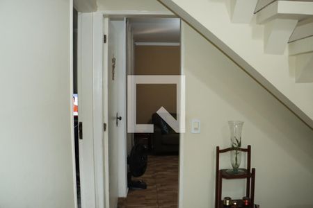 Casa para alugar com 4 quartos, 25m² em Conjunto Habitacional Jardim Sao Bento, Embu das Artes