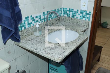 Casa para alugar com 4 quartos, 25m² em Conjunto Habitacional Jardim Sao Bento, Embu das Artes