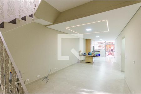 Sala de casa para alugar com 3 quartos, 120m² em Vila Santa Edwiges, São Paulo