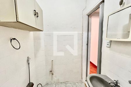 Banheiro  de kitnet/studio à venda com 1 quarto, 21m² em Copacabana, Rio de Janeiro