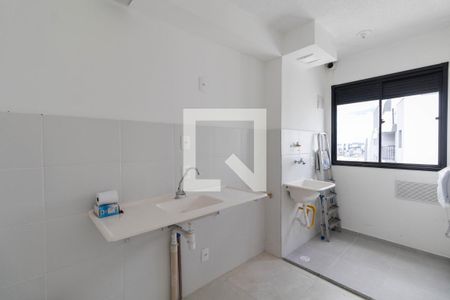 Sala/Cozinha/Área de Serviço  de apartamento para alugar com 2 quartos, 38m² em Vila Campanela, São Paulo