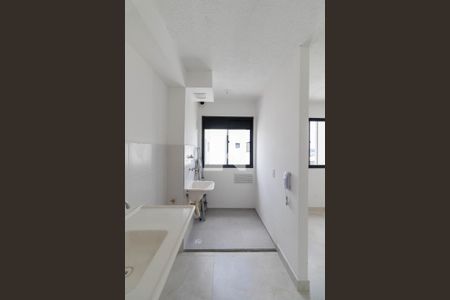 Sala/Cozinha/Área de Serviço  de apartamento para alugar com 2 quartos, 38m² em Vila Campanela, São Paulo