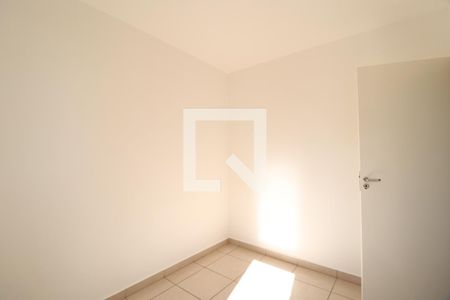 Quarto 1 de apartamento para alugar com 2 quartos, 48m² em Santa Mônica, Uberlândia