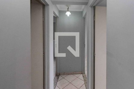 Corredor de apartamento para alugar com 3 quartos, 63m² em Vila Divina Pastora, São Paulo