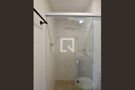 Banheiro de kitnet/studio para alugar com 1 quarto, 31m² em Pompeia, São Paulo