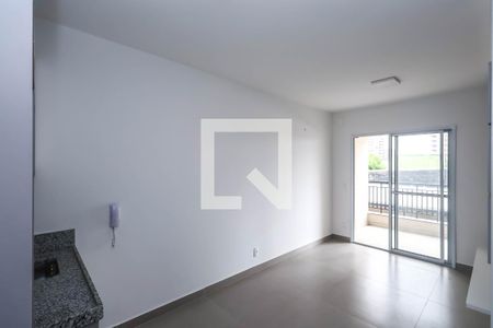 Sala e Cozinha de kitnet/studio para alugar com 1 quarto, 33m² em Vila Nair, São Paulo