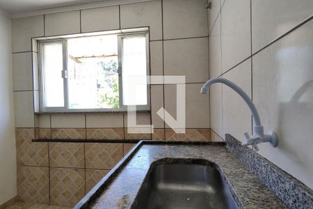 Sala/Cozinha de kitnet/studio para alugar com 1 quarto, 30m² em Jacarepaguá, Rio de Janeiro