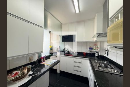 Cozinha de apartamento à venda com 3 quartos, 80m² em Ouro Preto, Belo Horizonte