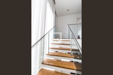 Escada de casa de condomínio à venda com 4 quartos, 320m² em Parque Sinai, Santana de Parnaíba