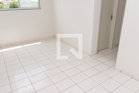 Sala de apartamento para alugar com 2 quartos, 43m² em Cosmos, Rio de Janeiro