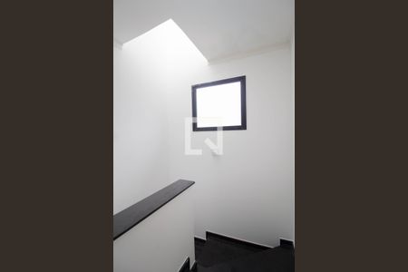 Escada de apartamento para alugar com 3 quartos, 102m² em Parque Sao Domingos, São Paulo