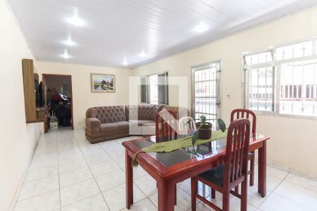 Sala de casa para alugar com 3 quartos, 150m² em Guaianases, São Paulo