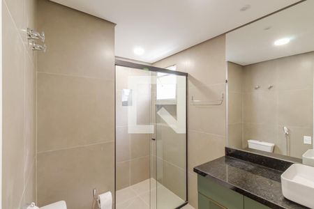 Banheiro de apartamento para alugar com 1 quarto, 55m² em Indianópolis, São Paulo