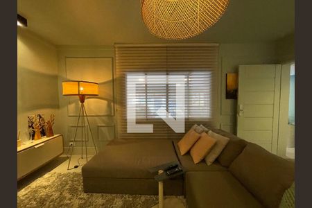 Sala de casa à venda com 3 quartos, 308m² em Cidade São Francisco, São Paulo